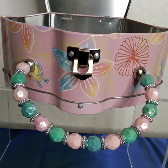 DISNEY THE LITTLE MERMAID ARIEL TIN CUPCAKE LUNCHBOX - Picture 6 of 7